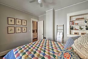 Vintage Chic Cottage < 1 Mile to UNC Greensboro!