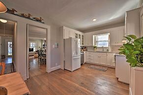 Vintage Chic Cottage < 1 Mile to UNC Greensboro!