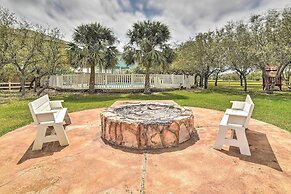 1 Mi to Marina: Cozy Angler's Cottage in Rockport