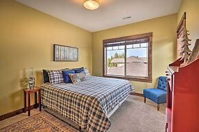 Modern Eagle Crest Escape w/ Patio & 2 Balconies!