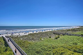 Isle of Palms Beachfront Condo w/ Balcony & Pool!