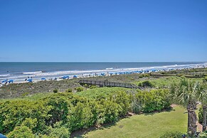 Isle of Palms Beachfront Condo w/ Balcony & Pool!