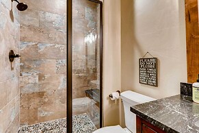 2 Blocks To Grand Lake: Updated Western Cabin!