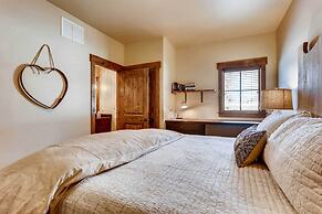 2 Blocks To Grand Lake: Updated Western Cabin!