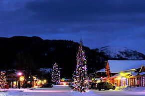 2 Blocks To Grand Lake: Updated Western Cabin!