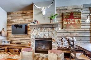 2 Blocks To Grand Lake: Updated Western Cabin!