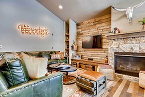 2 Blocks To Grand Lake: Updated Western Cabin!