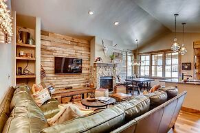 2 Blocks To Grand Lake: Updated Western Cabin!