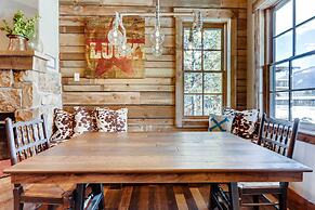 2 Blocks To Grand Lake: Updated Western Cabin!