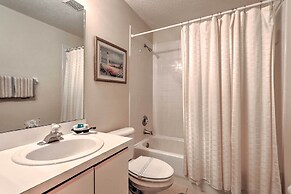 Kissimmee Condo w/ Pool Access, 6 Miles to Disney!