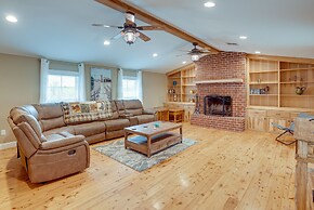 Quiet Marion Getaway With Fireplace!