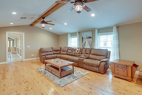 Quiet Marion Getaway With Fireplace!