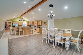 Quiet Marion Getaway With Fireplace!