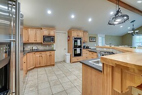 Quiet Marion Getaway With Fireplace!