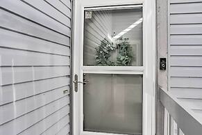 Quaint Couple's Escape: Pool, Near Lake Erie!