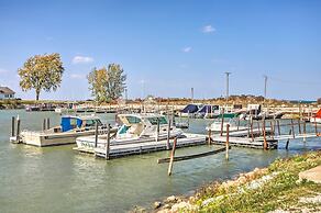 Quaint Couple's Escape: Pool, Near Lake Erie!