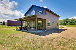 Red Lodge Retreat w/ Creek Access + Fire Pit!