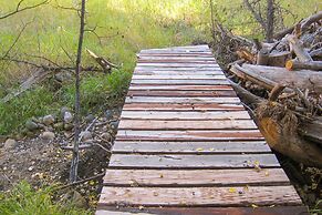 Red Lodge Retreat w/ Creek Access + Fire Pit!