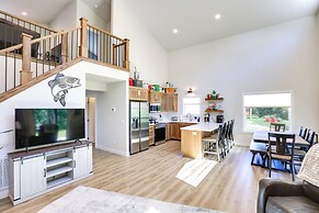 Red Lodge Retreat w/ Creek Access + Fire Pit!