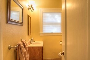 Historic Petaluma Vacation Rental on 1860s Farm!