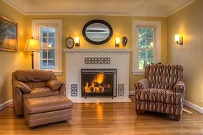 Historic Petaluma Vacation Rental on 1860s Farm!