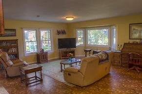 Historic Petaluma Vacation Rental on 1860s Farm!