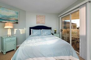 < 1 Mi to Ocean: North Myrtle Beach Condo