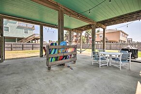 1/2 Mi to Sand: Surfside Beach Retreat!