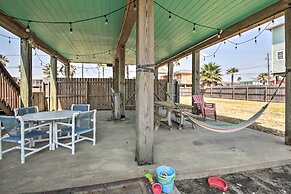 1/2 Mi to Sand: Surfside Beach Retreat!