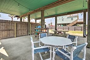 1/2 Mi to Sand: Surfside Beach Retreat!