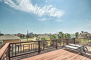 1/2 Mi to Sand: Surfside Beach Retreat!