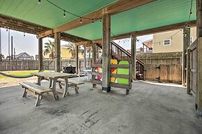 1/2 Mi to Sand: Surfside Beach Retreat!