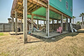 1/2 Mi to Sand: Surfside Beach Retreat!