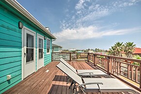 1/2 Mi to Sand: Surfside Beach Retreat!