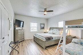 2 Decks, Patio & Views: Beachfront Texas Retreat