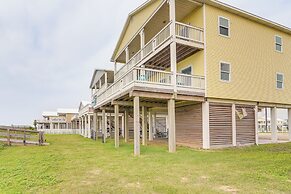 2 Decks, Patio & Views: Beachfront Texas Retreat