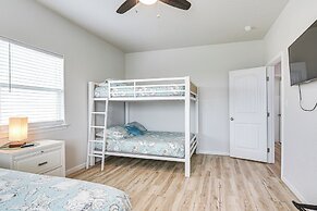 2 Decks, Patio & Views: Beachfront Texas Retreat