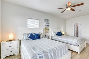 2 Decks, Patio & Views: Beachfront Texas Retreat