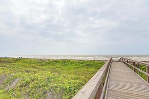 2 Decks, Patio & Views: Beachfront Texas Retreat