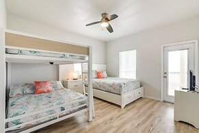 2 Decks, Patio & Views: Beachfront Texas Retreat