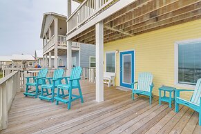 2 Decks, Patio & Views: Beachfront Texas Retreat