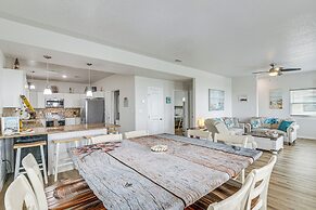 2 Decks, Patio & Views: Beachfront Texas Retreat