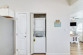 2 Decks, Patio & Views: Beachfront Texas Retreat