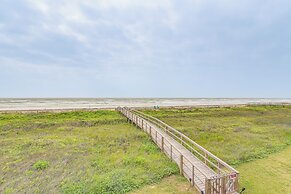 2 Decks, Patio & Views: Beachfront Texas Retreat