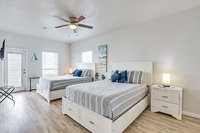 2 Decks, Patio & Views: Beachfront Texas Retreat