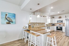 2 Decks, Patio & Views: Beachfront Texas Retreat