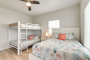 2 Decks, Patio & Views: Beachfront Texas Retreat