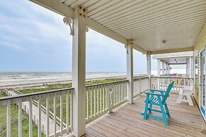 2 Decks, Patio & Views: Beachfront Texas Retreat