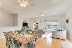 Seabrook Getaway w/ Balconies & Bay Views!