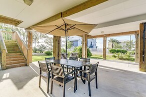 Seabrook Getaway w/ Balconies & Bay Views!